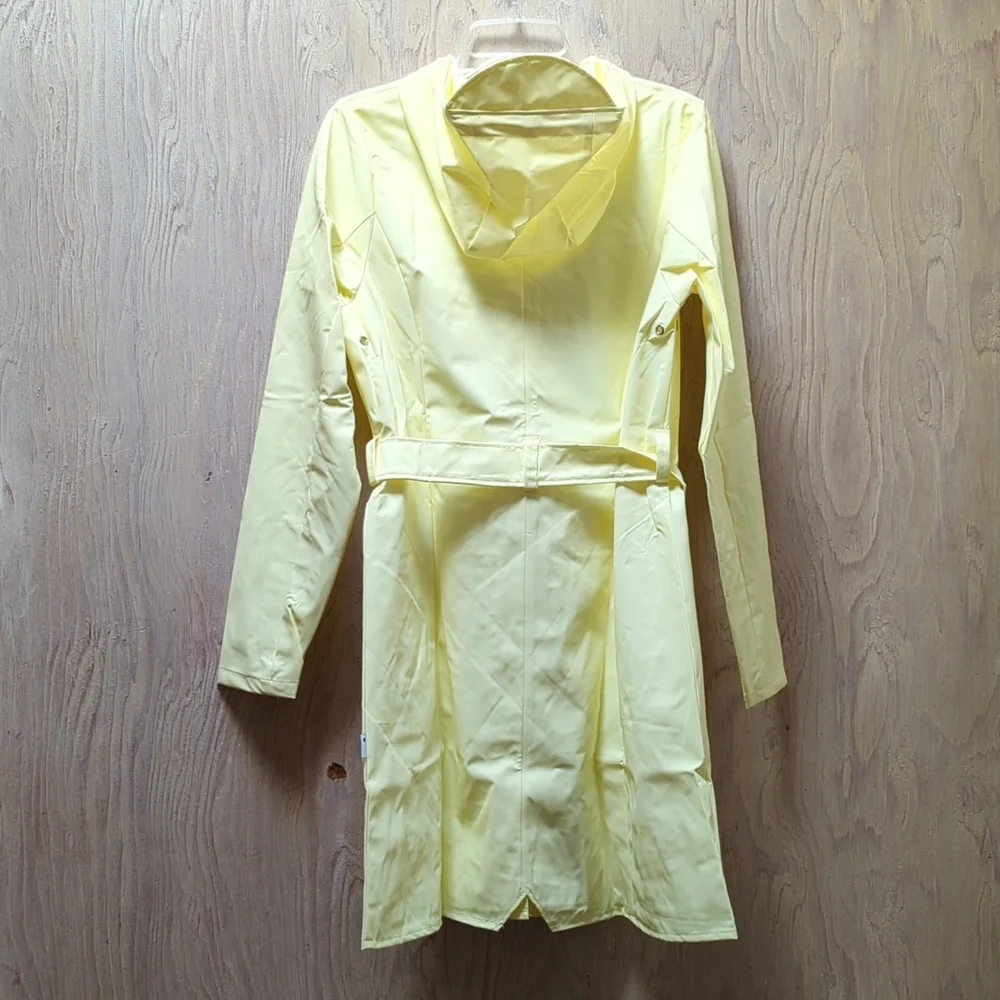 RAINS / WOMEN / OUTERWEAR / RAIN STRAW CURVE RAIN JACKET w/HOOD - YELLOW NWT - Picture 2 of 8